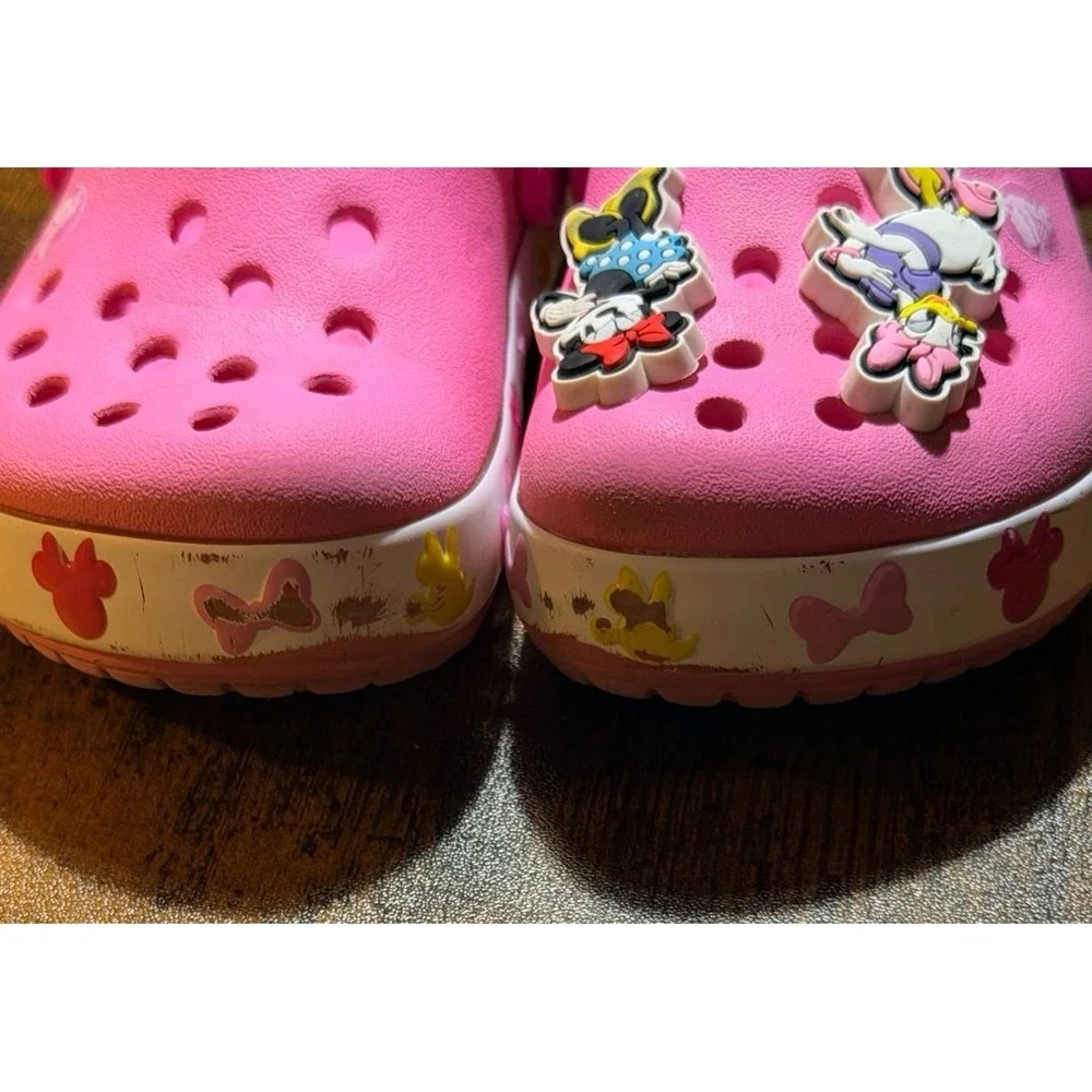Little girl Disney Minnie Mouse and Daisy Duck light up crocs size 6.